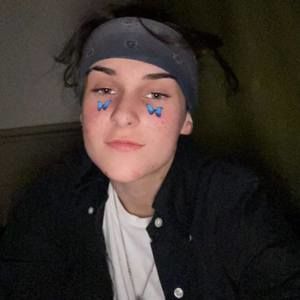 Meet your Posher, Claudia